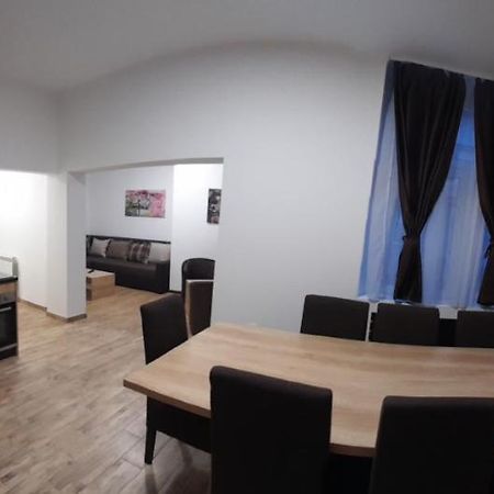 Apartment Artistika Belgrado Esterno foto